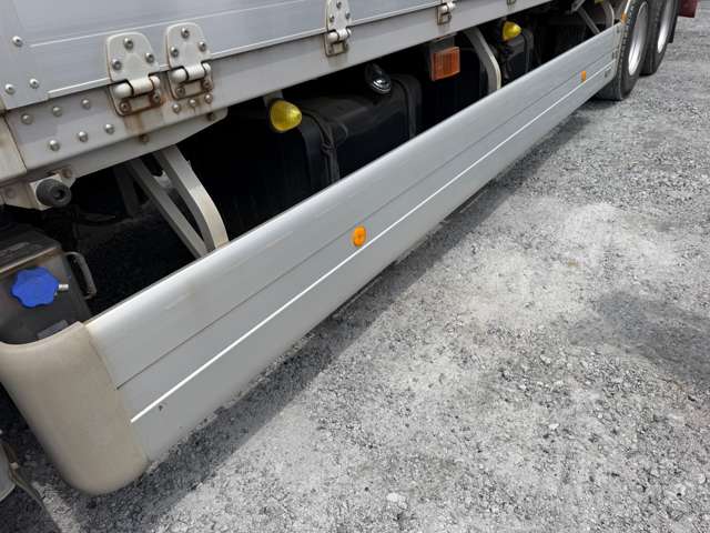 UD Trucks Quon 12