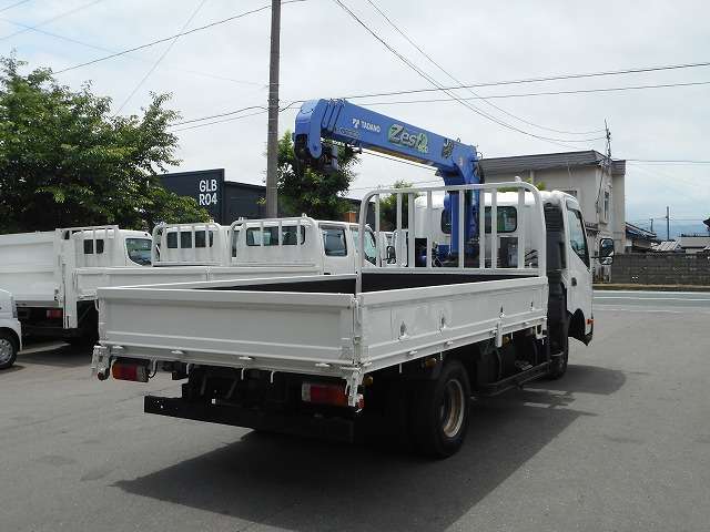 Hino Dutro 8