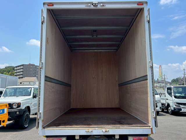 Hino Dutro 12