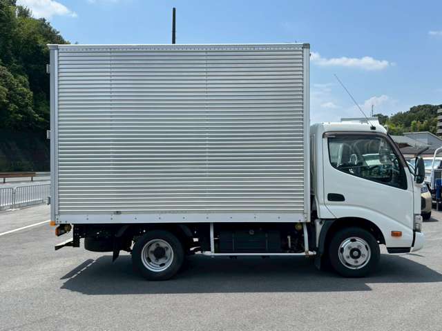 Hino Dutro 4