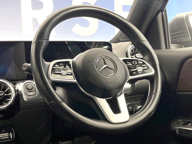 Mercedes-Benz GLB 11