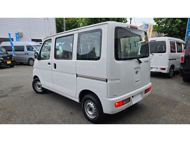 Daihatsu Hijet Cargo 13