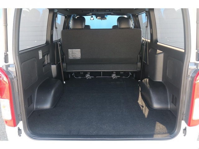 Toyota Hiace Van 3