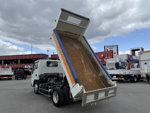 Isuzu Elf 12