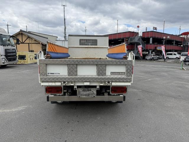Isuzu Elf 8