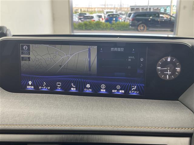 Lexus UX 6