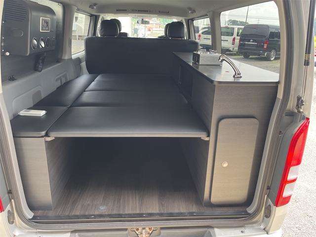 Toyota Hiace Van 2