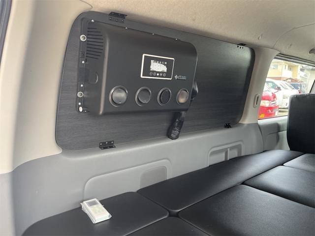 Toyota Hiace Van 4