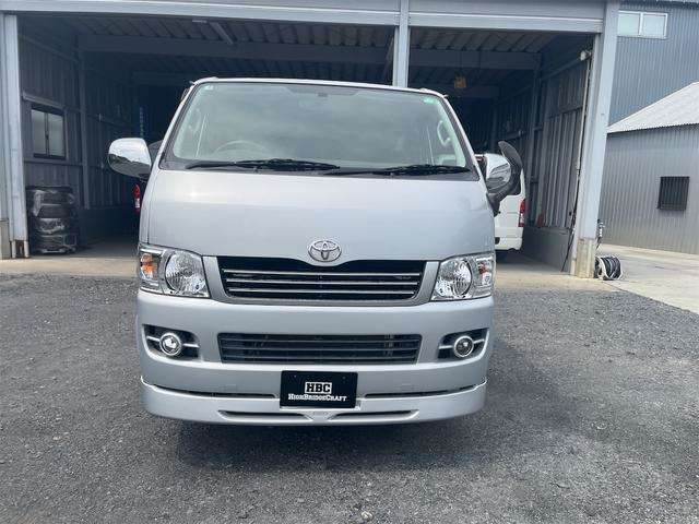 Toyota Hiace Van 7