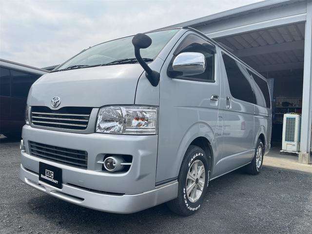 Toyota Hiace Van 8