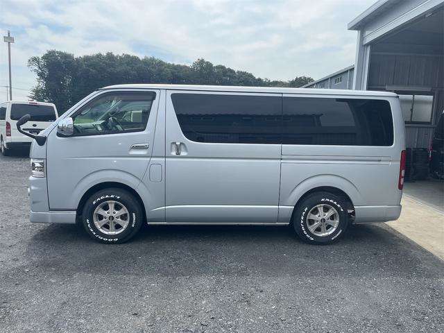 Toyota Hiace Van 9