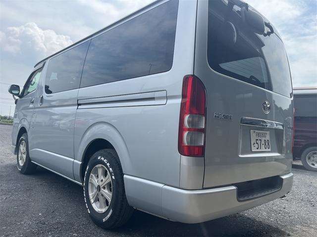 Toyota Hiace Van 10