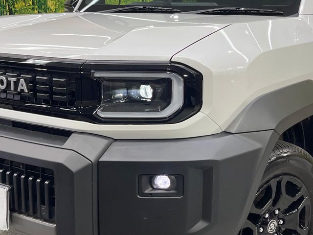 Toyota Land Cruiser FJ 12