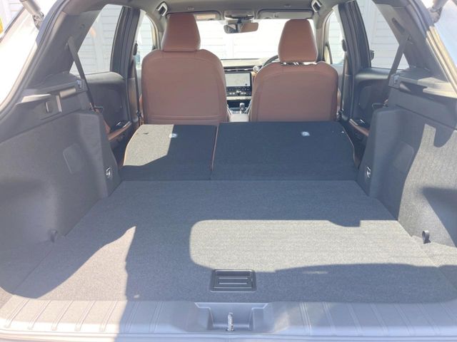 Lexus LBX 11