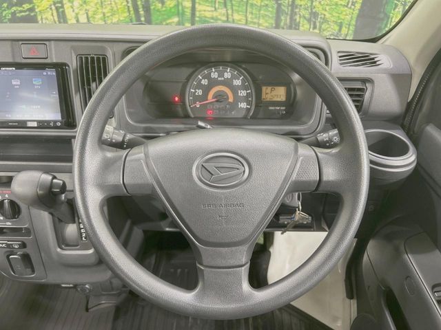 Daihatsu Hijet Cargo 11