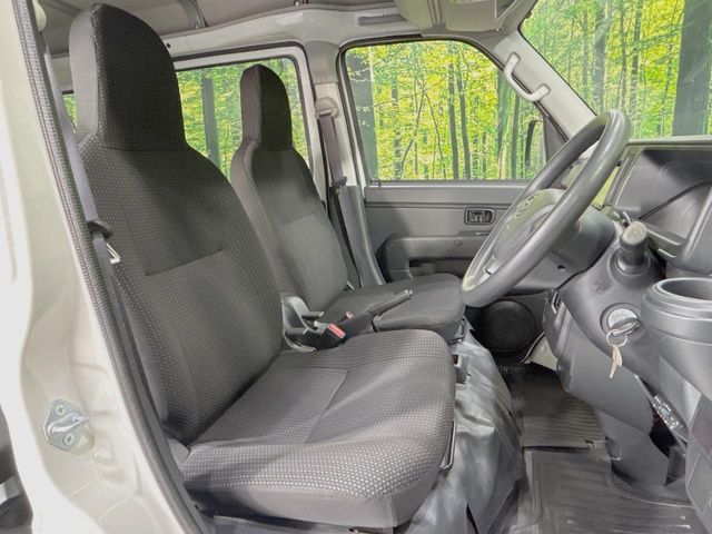 Daihatsu Hijet Cargo 8