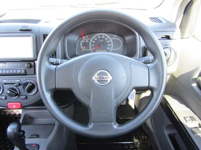 Nissan AD 5