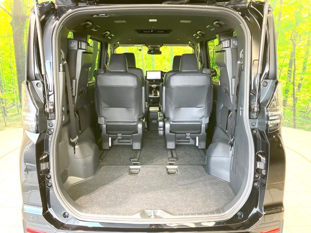 Toyota Voxy 11