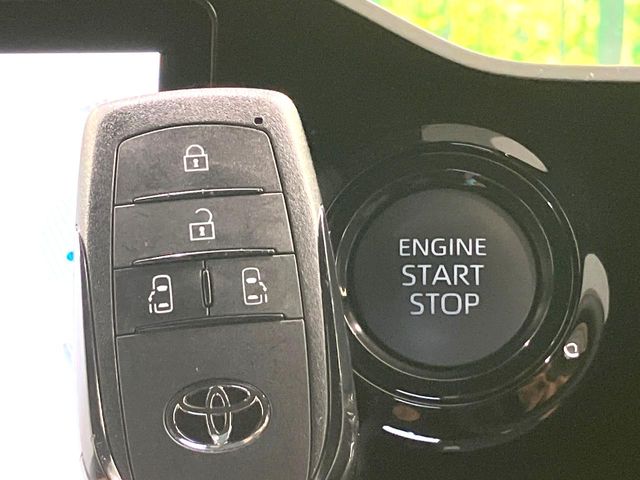 Toyota Voxy 8