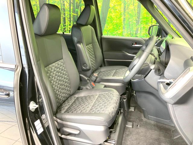 Toyota Voxy 9