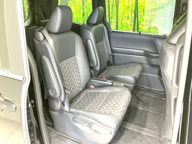 Toyota Voxy 10