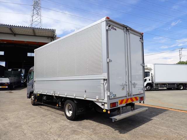 Isuzu Elf 4