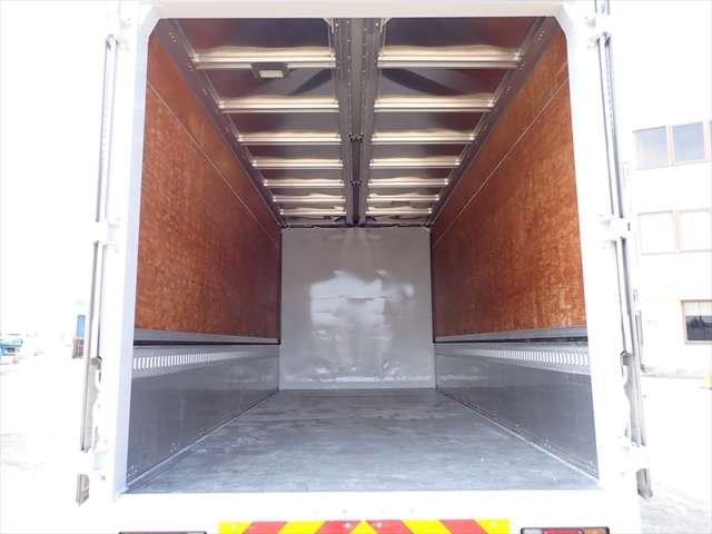 Isuzu Elf 7
