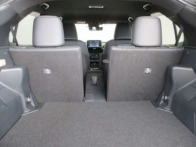 Toyota Yaris Cross 12