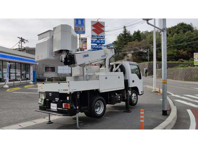 Isuzu Elf 4