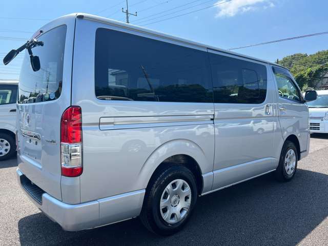 Toyota Hiace Van 11