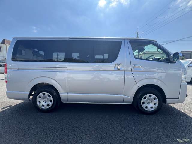 Toyota Hiace Van 12