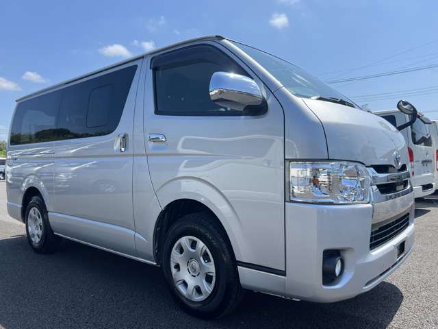 Toyota Hiace Van 5