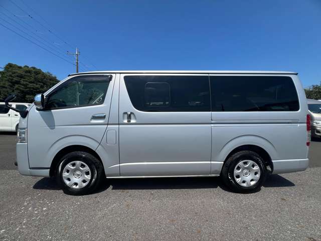 Toyota Hiace Van 8