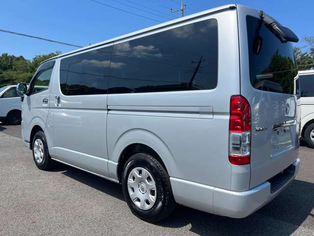 Toyota Hiace Van 9