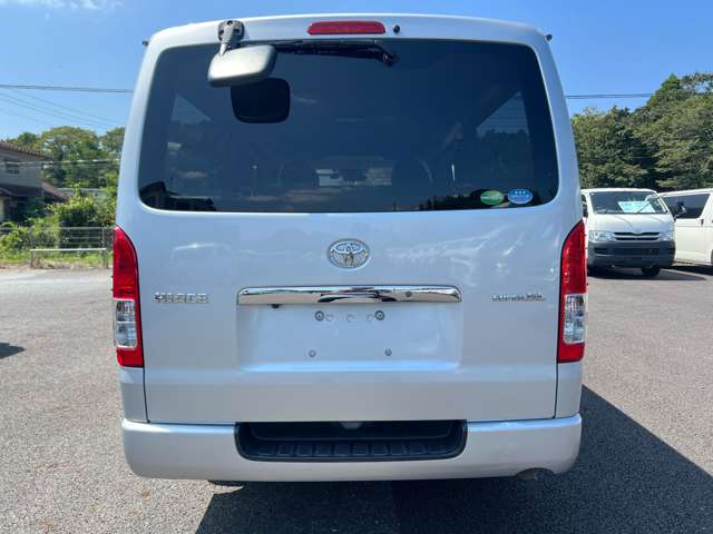 Toyota Hiace Van 10