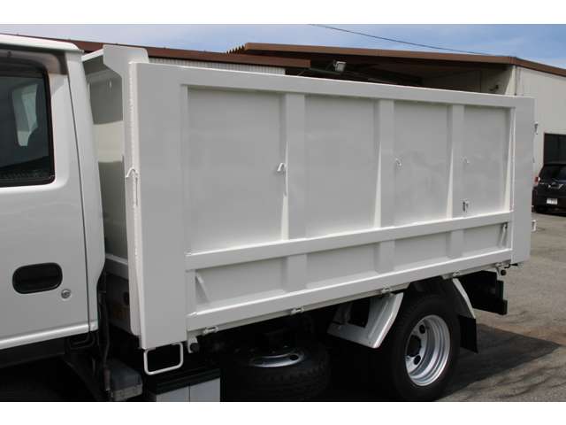 Isuzu Elf 12