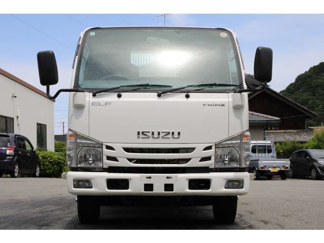 Isuzu Elf 2