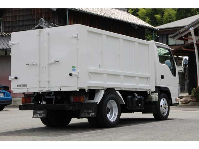 Isuzu Elf 7