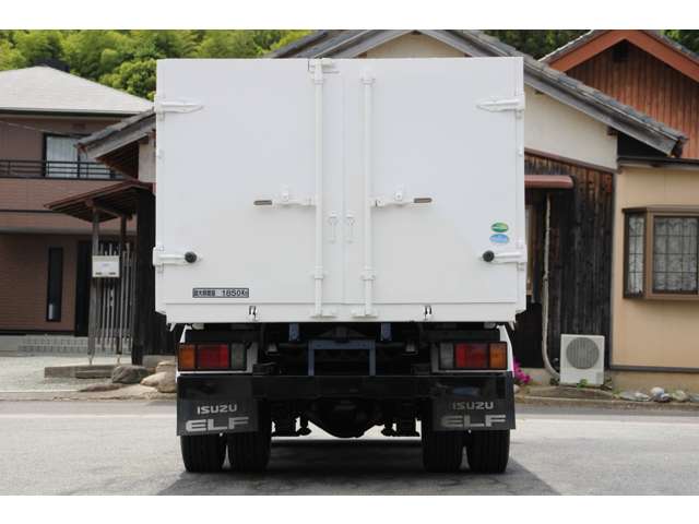 Isuzu Elf 8
