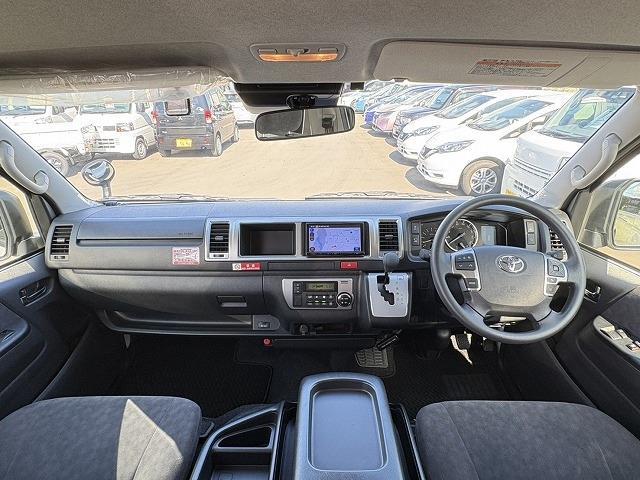 Toyota Hiace 7