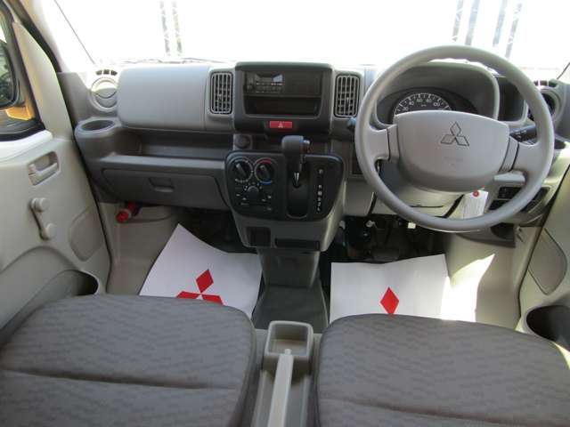 Mitsubishi Minicab Van 12