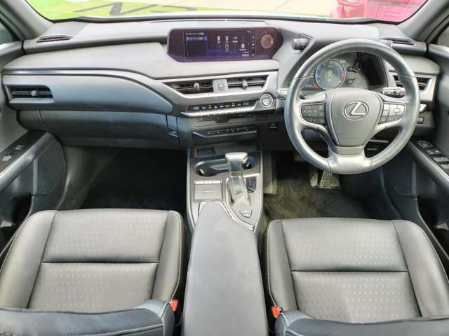 Lexus UX 6