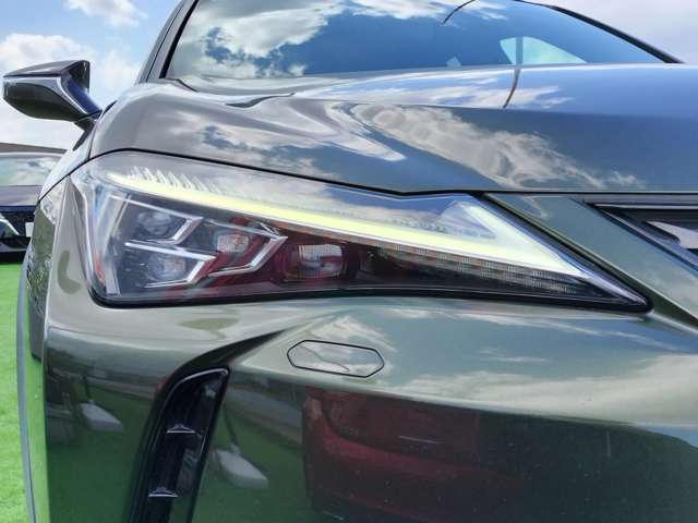 Lexus UX 9