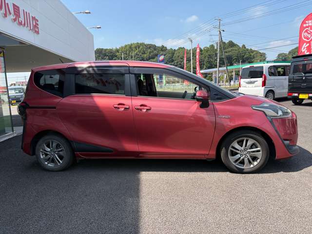 Toyota Sienta 5