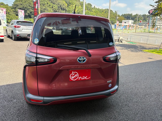 Toyota Sienta 7