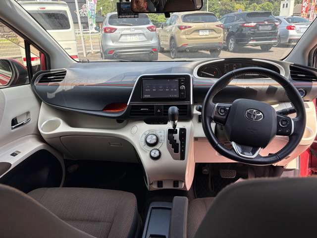 Toyota Sienta 8