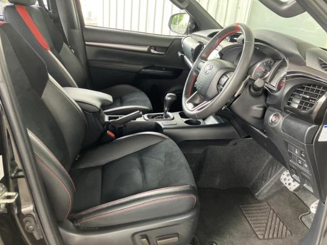 Toyota Hilux 2
