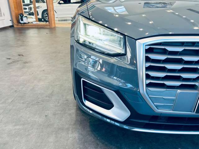 Audi Q2 12