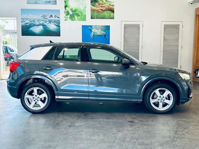 Audi Q2 8