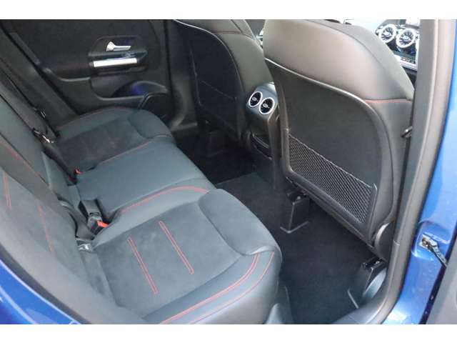 Mercedes-Benz GLA-Class 4